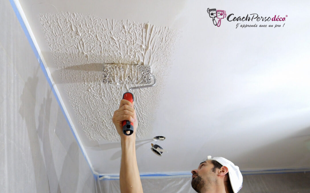 Comment appliquer un enduit de lissage au rouleau sur un plafond ?