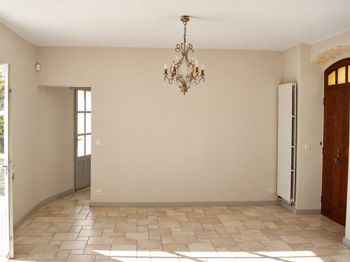 Bâti ancien - salon après mise en peinture
